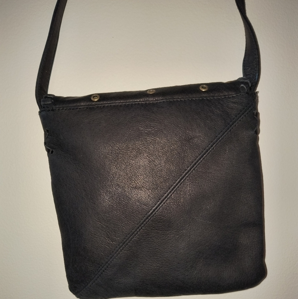Carlo D'Santi brown leather cross body bag/purse, snap closure 8" by 8" like new - Picture 4 of 7